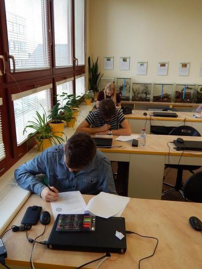 Školní kolo Biologické olympiády kategorie A a B, 17. 2. 2016, písemný test, (foto Pavel Groh)